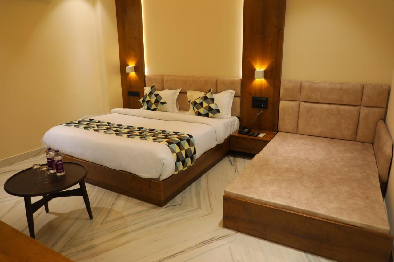 The Sky Imperial Hotel Sugam - 10 Meters From Shrinathji Temple Nathdwara Exterior photo