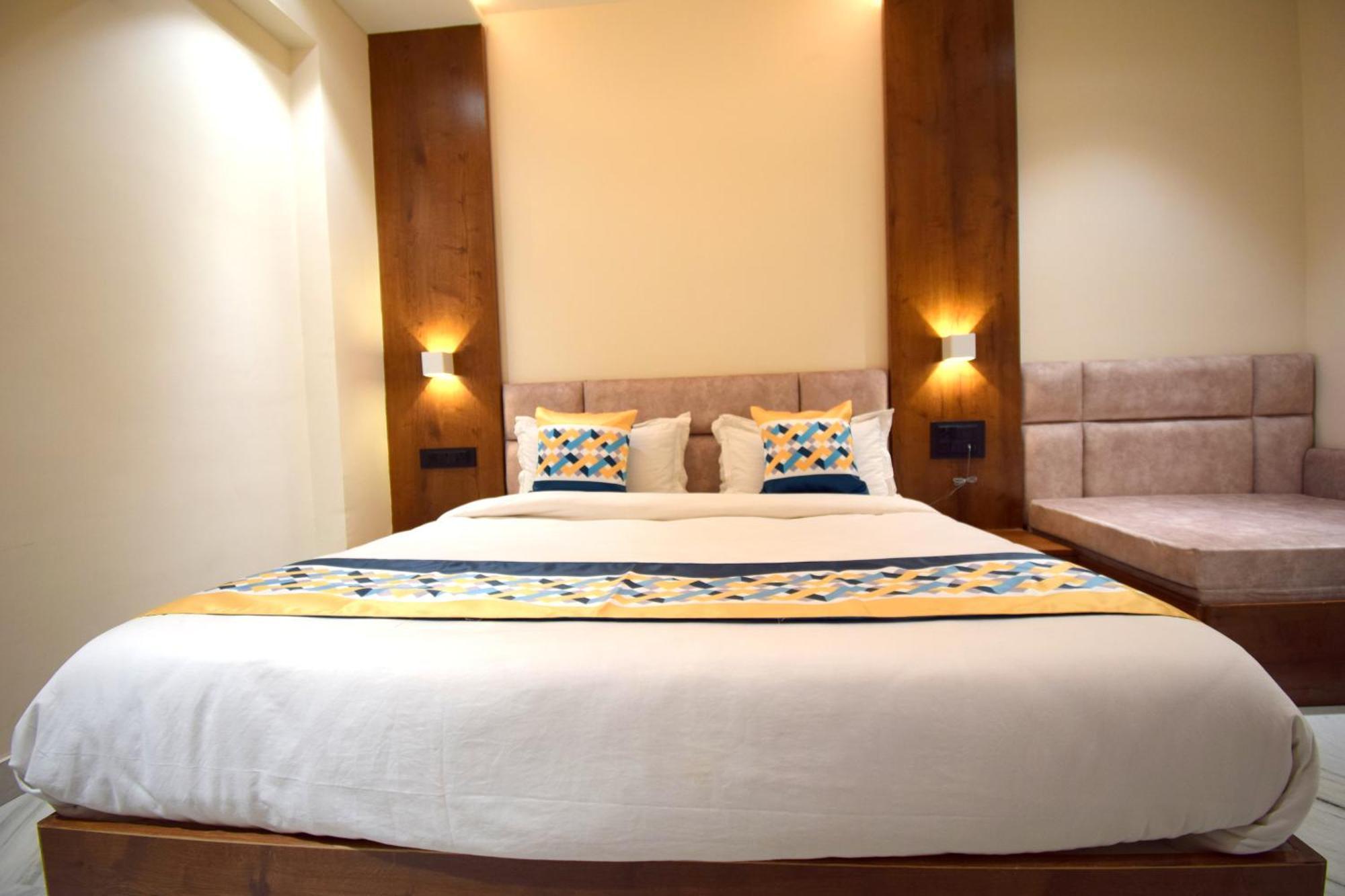The Sky Imperial Hotel Sugam - 10 Meters From Shrinathji Temple Nathdwara Exterior photo