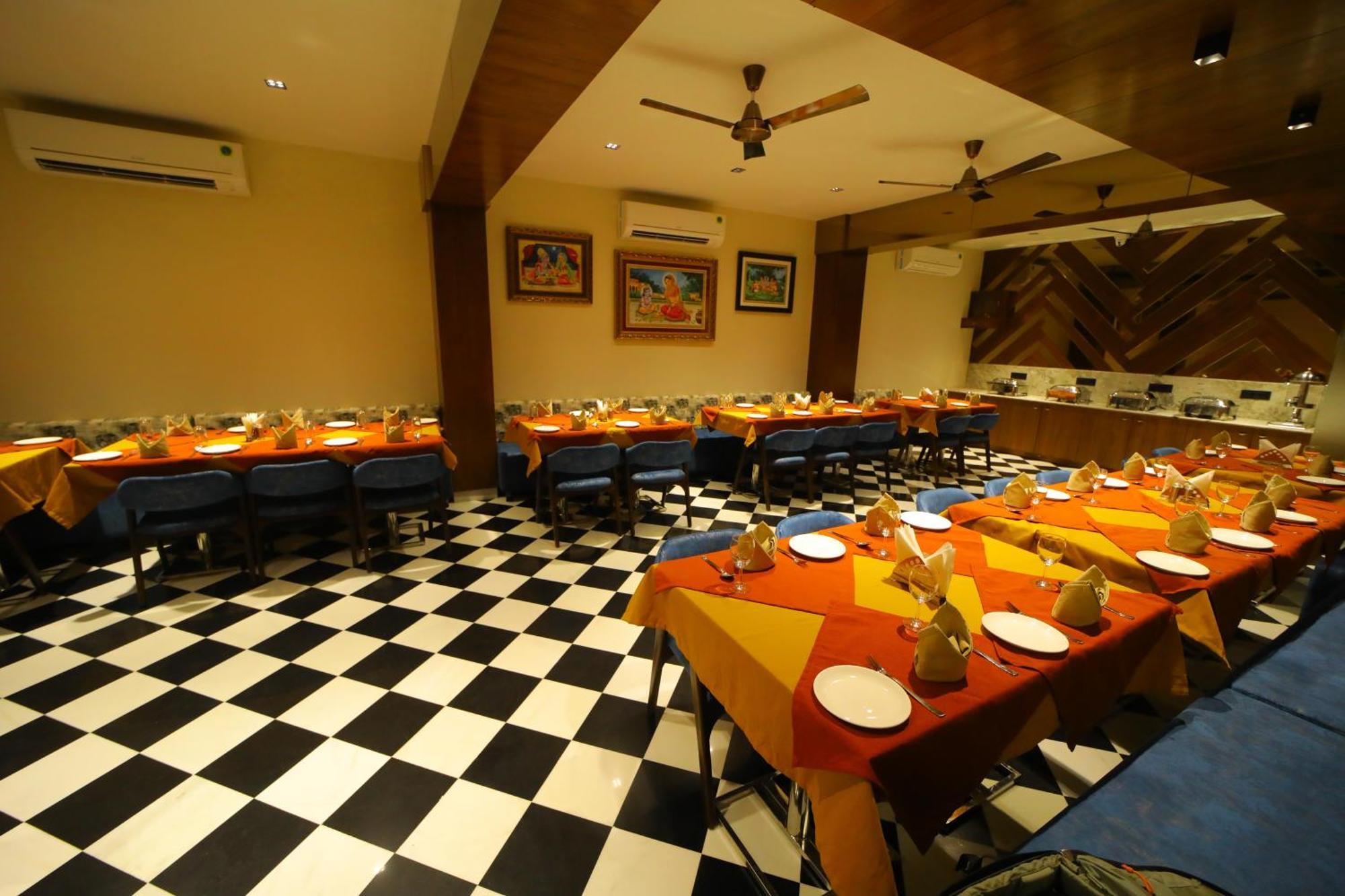 The Sky Imperial Hotel Sugam - 10 Meters From Shrinathji Temple Nathdwara Exterior photo